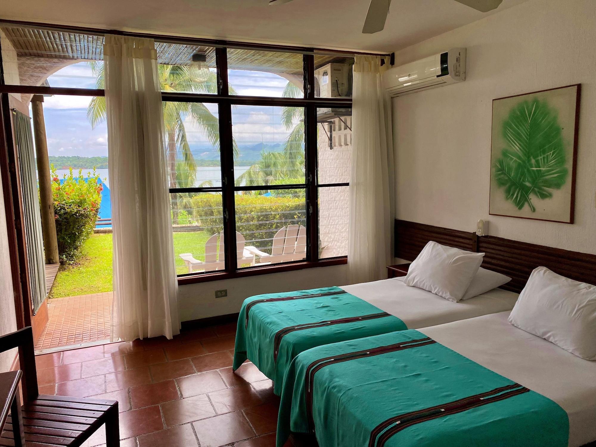Villa Caribe Livingston Exterior photo