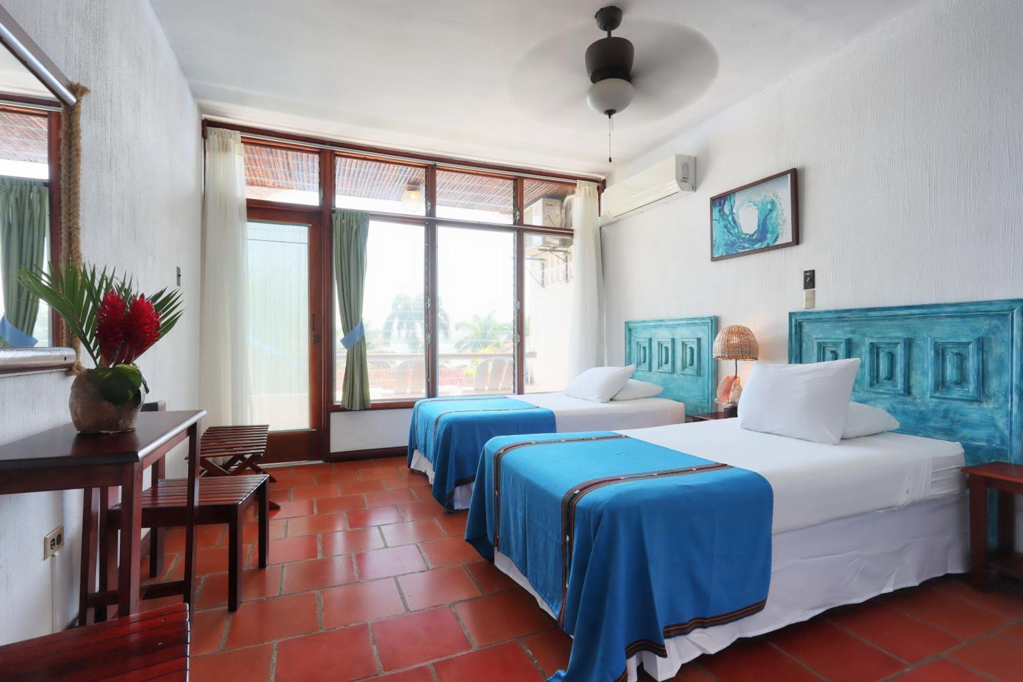 Villa Caribe Livingston Exterior photo